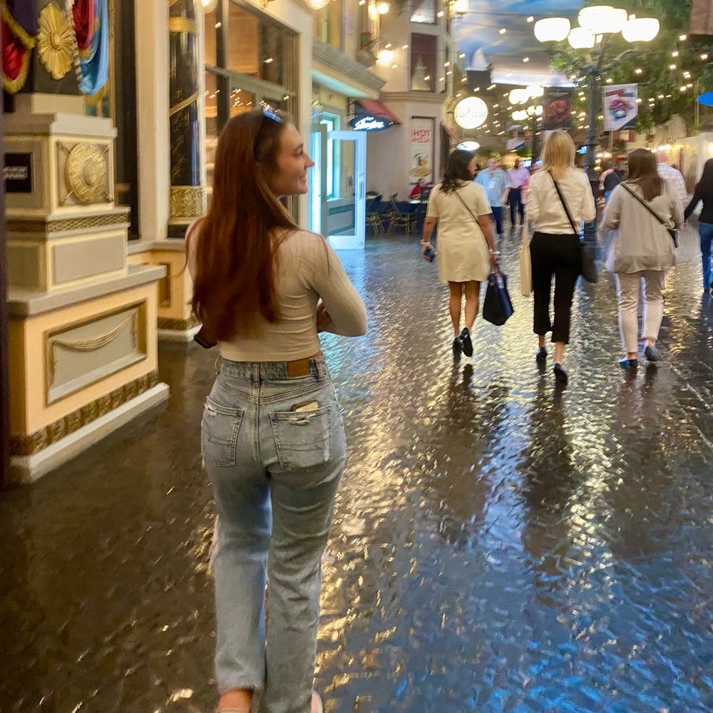 Meet your Posher, Danielle